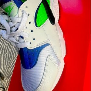 Nike Air size 4.5 Huarache (Brand New in BOX)